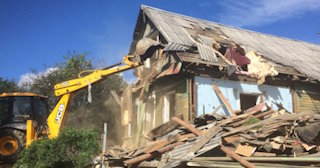 Промышленный демонтаж пристроек к дому в Камышине | Цены от 572 руб. за м2